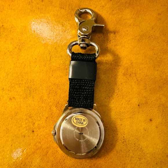 Bass Clip on Stainless Steel Watch with Compass Outdoors Golf - Picture 5 of 7